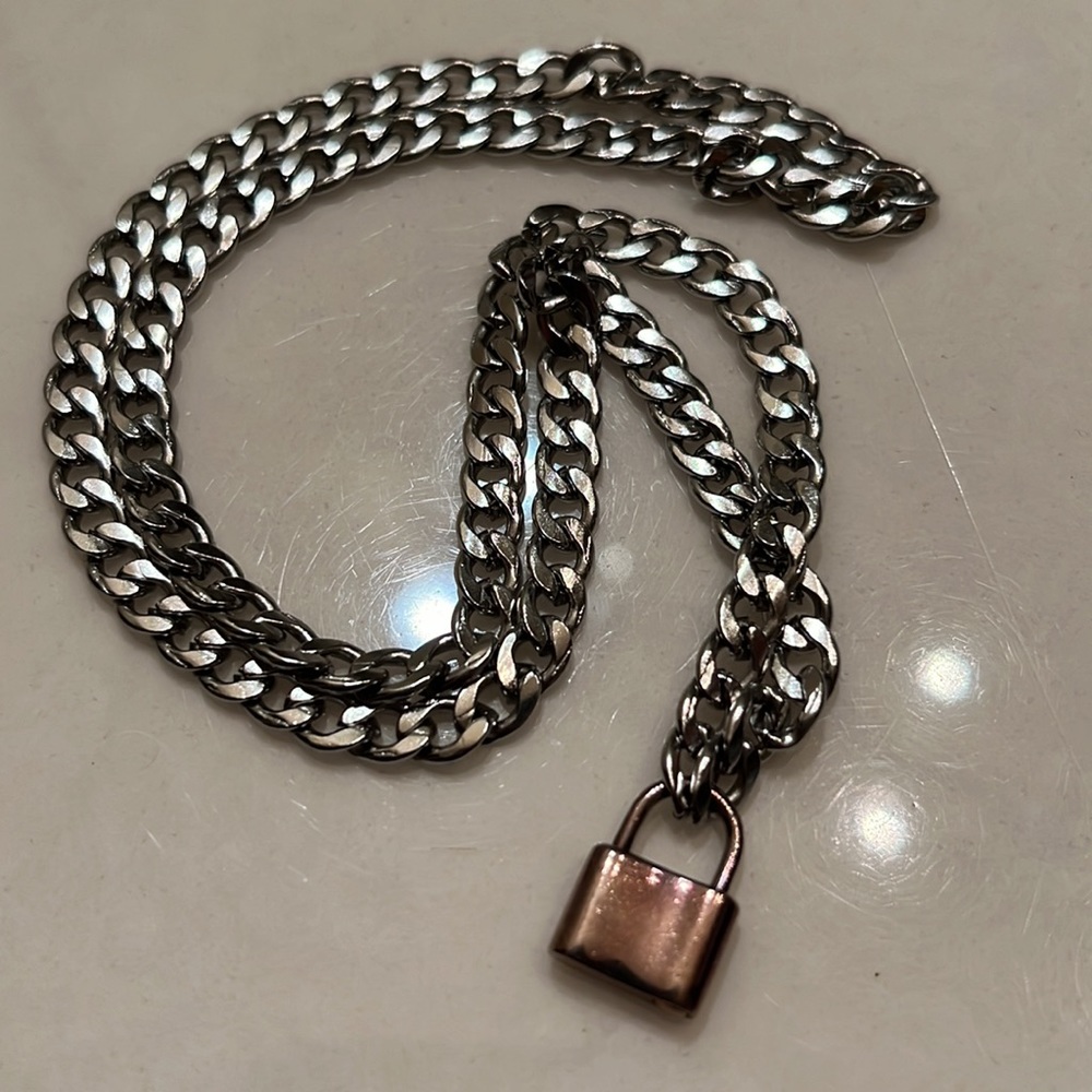 Dalmata lock necklace